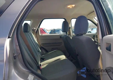 2012 Ford Escape Xls z USA, uszkodzony, nr VIN 1FMCU0C75CKB13151